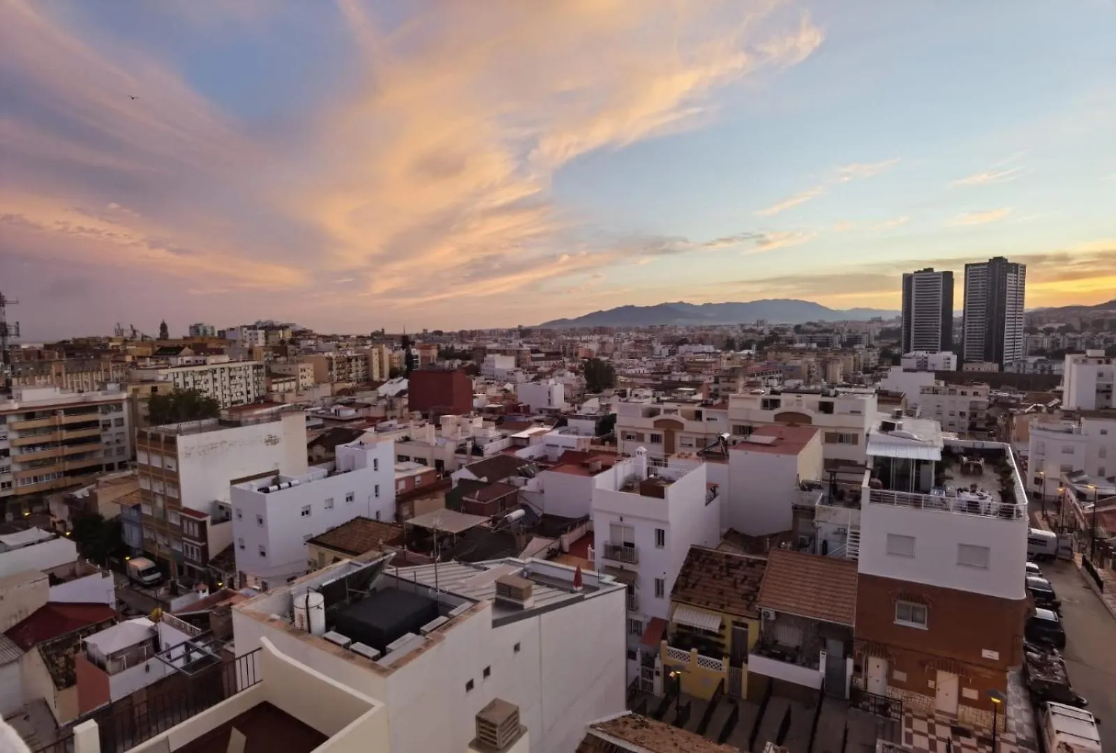 Malaga Prime Location - Stylish Apartment With Free Wifi, Free Parking, Steps From The Historic Center