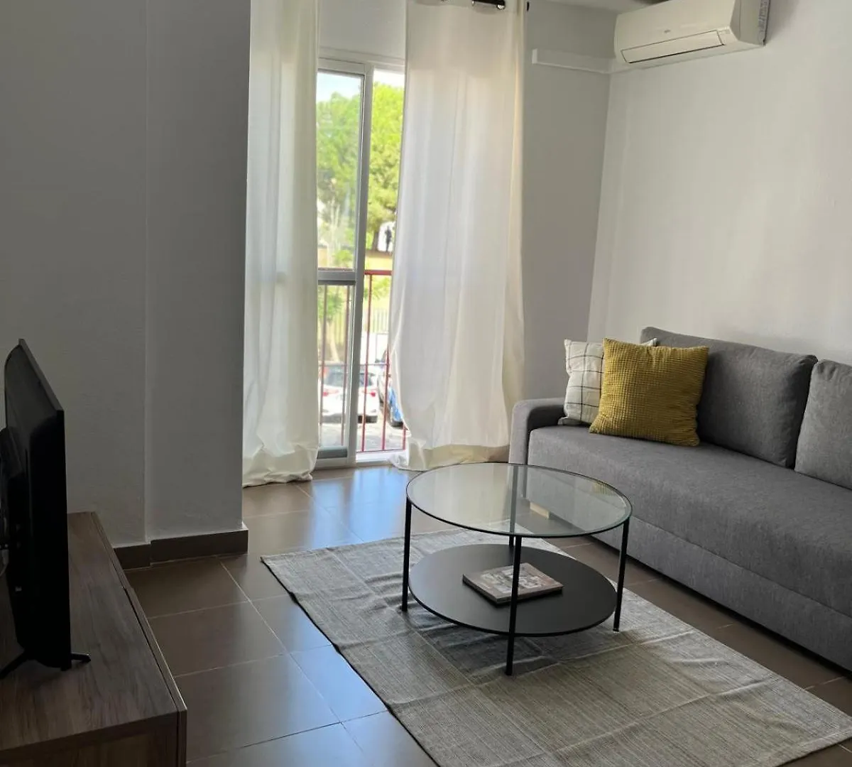 Malaga Prime Location - Stylish Apartment With Free Wifi, Free Parking, Steps From The Historic Center